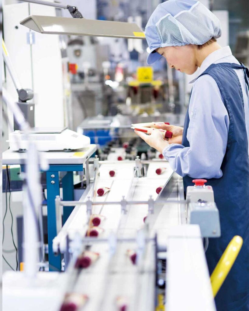 Hoyu scientist developing products